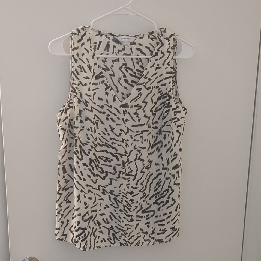 Nine West Black and White Sleeveless V Neck Tank Top